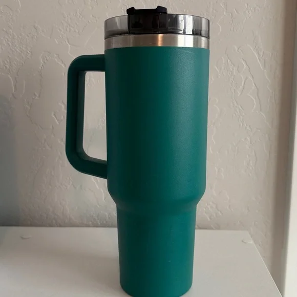 Stanley 40 oz quencher - Picture 2 of 3